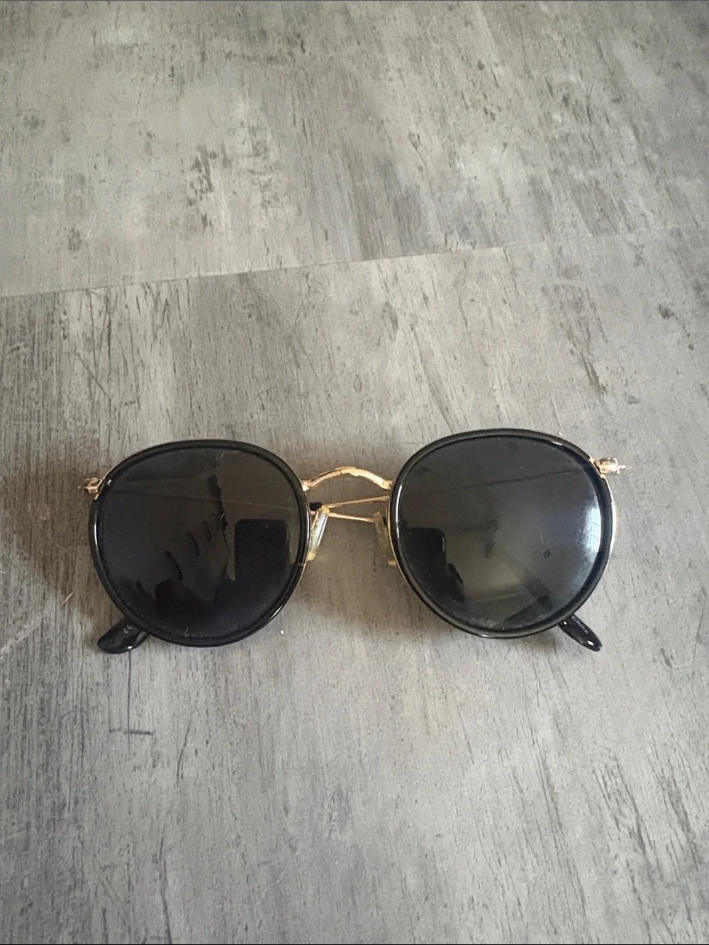 Classic Round Black Sunglasses with Gold Bridge